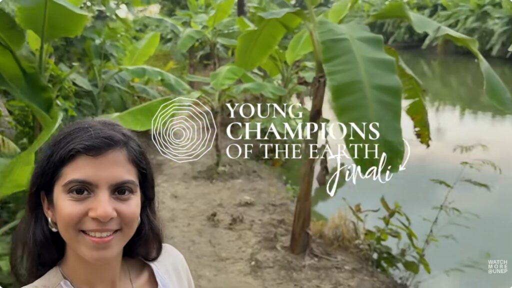 Polje banana uz reku u Indiji predstavlja Jinali Mody, mlada šampionka UN Environment programa